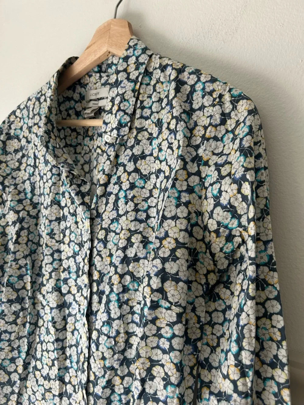 J. Crew 10 Perfect Navy Blue Floral Long Sleeve Cotton Button-Down Shirt - Picture 3 of 6